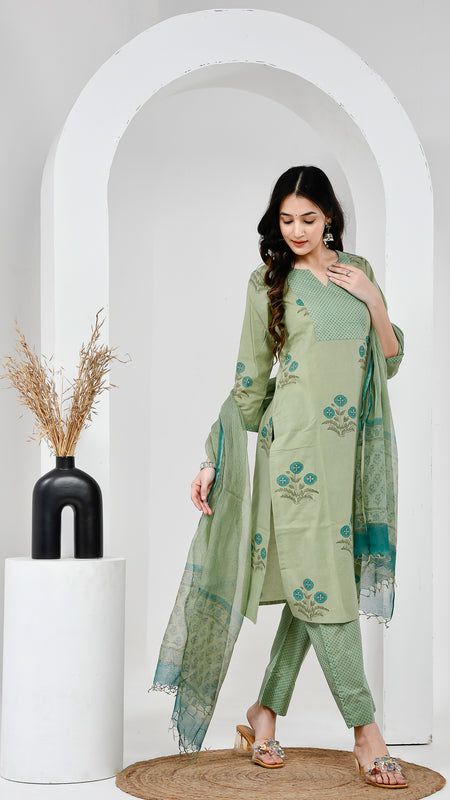 Aabroo Green Cotton Suit Set with Mulmul dupatta