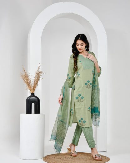 Aabroo Green Cotton Suit Set with Mulmul dupatta