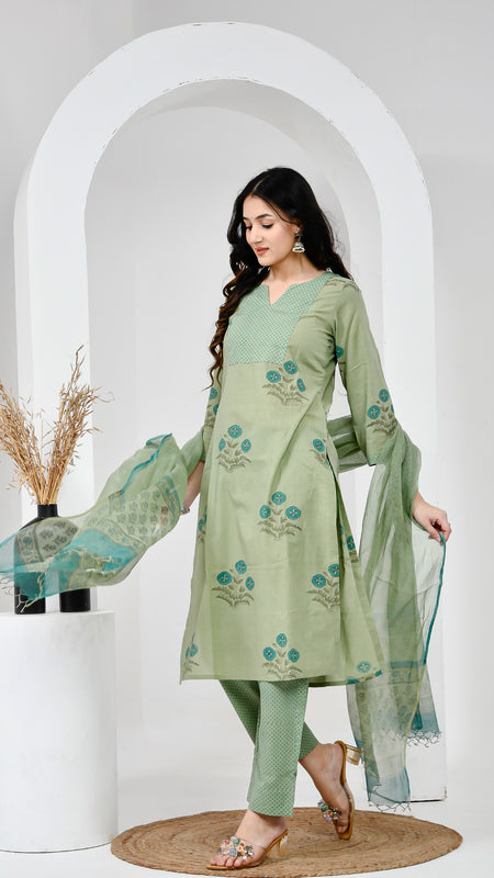 Aabroo Green Cotton Suit Set with Mulmul dupatta