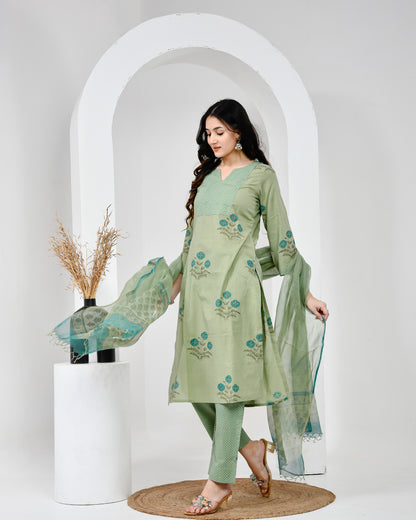 Aabroo Green Cotton Suit Set with Mulmul dupatta