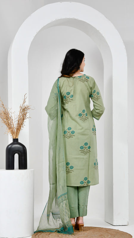 Aabroo Green Cotton Suit Set with Mulmul dupatta
