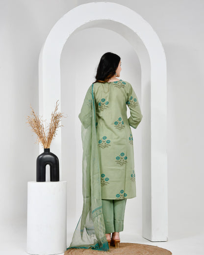 Aabroo Green Cotton Suit Set with Mulmul dupatta