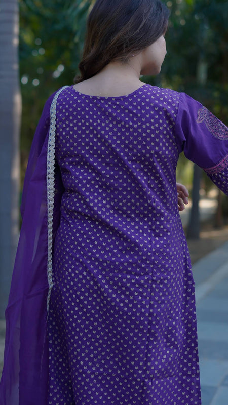 Vamika – Royal Orchid Handblock Gold Printed Cotton Suit Set with Organza Dupatta